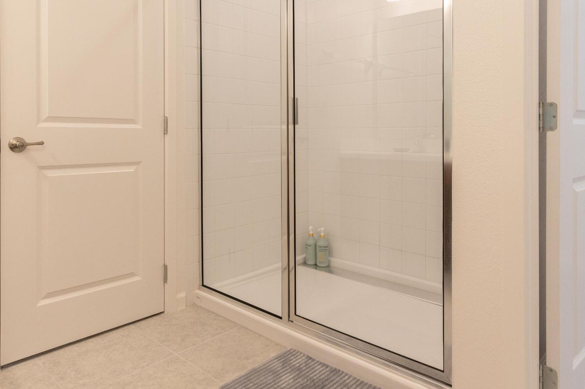 Waterfront Brand New Modern Luxury 8 Bedroom Pool House! Sleeps 16 キシミー エクステリア 写真