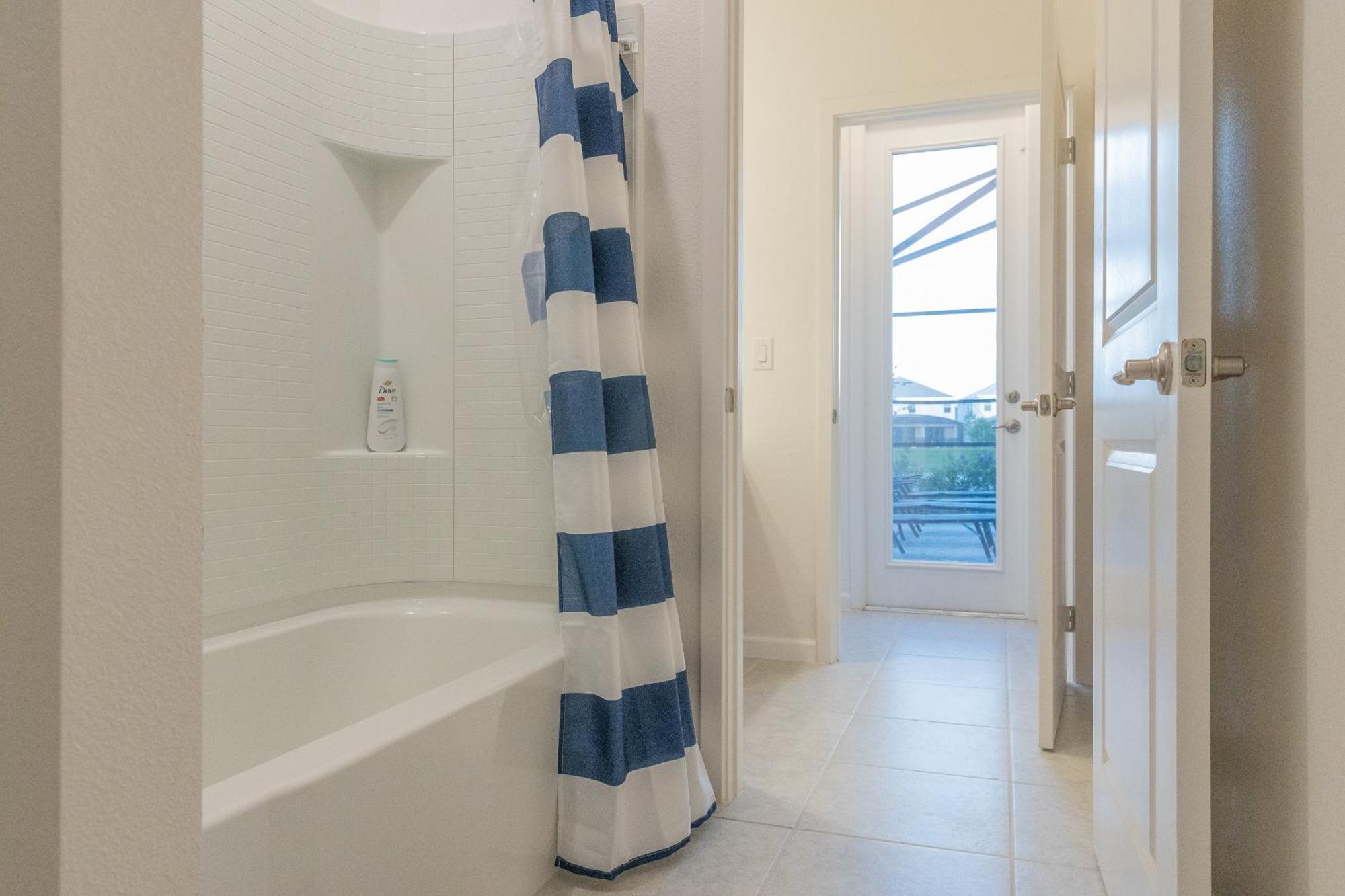Waterfront Brand New Modern Luxury 8 Bedroom Pool House! Sleeps 16 キシミー エクステリア 写真