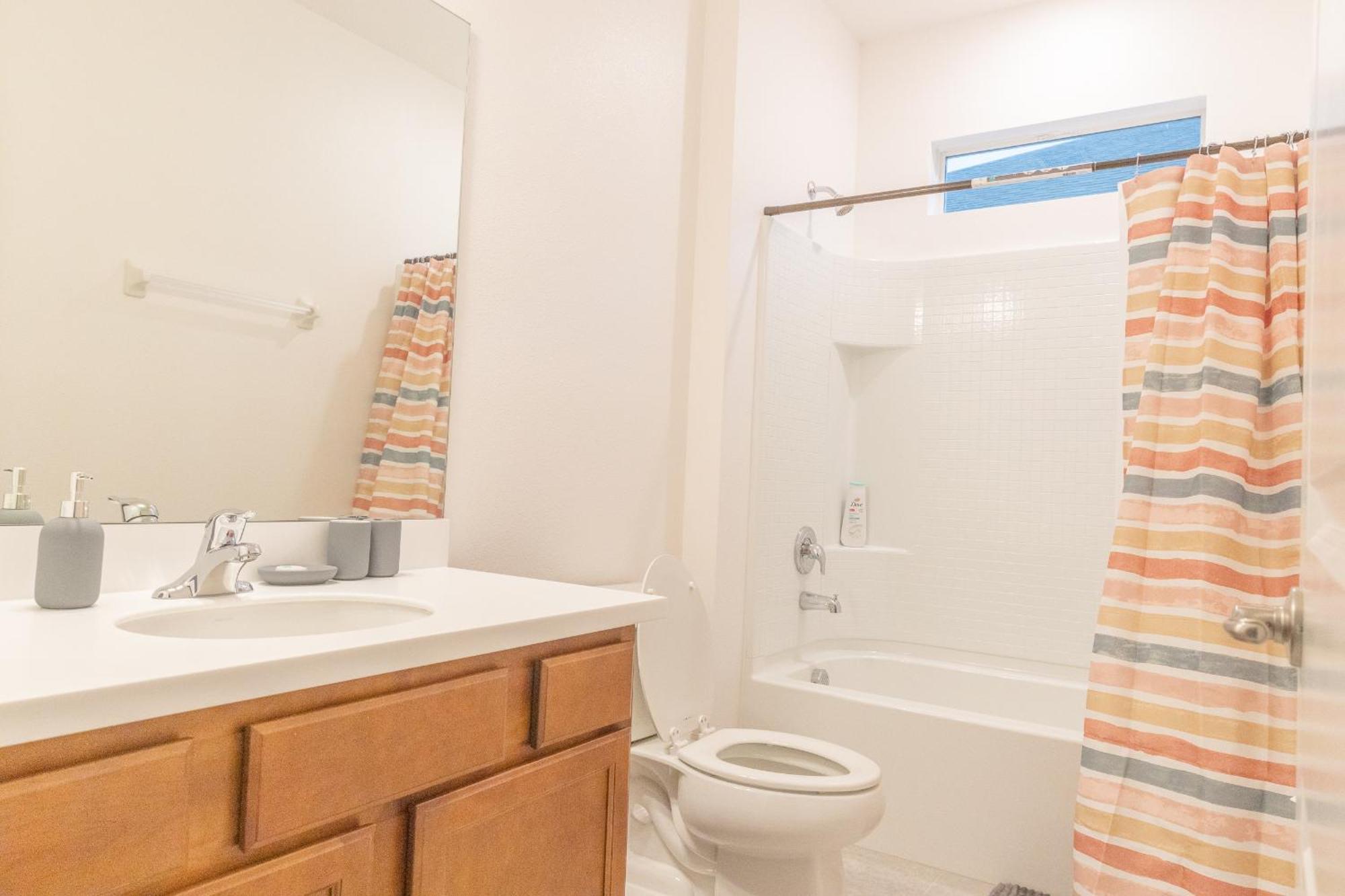 Waterfront Brand New Modern Luxury 8 Bedroom Pool House! Sleeps 16 キシミー エクステリア 写真