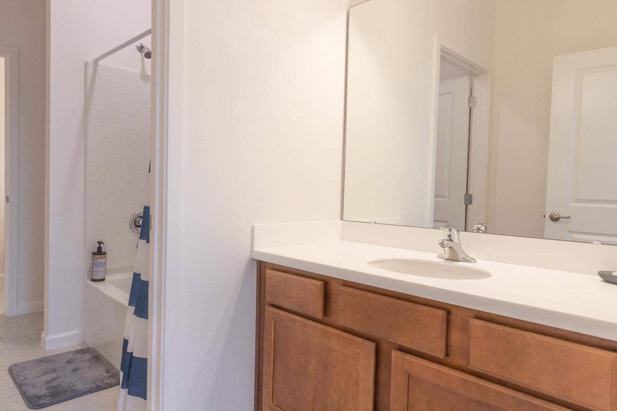 Waterfront Brand New Modern Luxury 8 Bedroom Pool House! Sleeps 16 キシミー エクステリア 写真