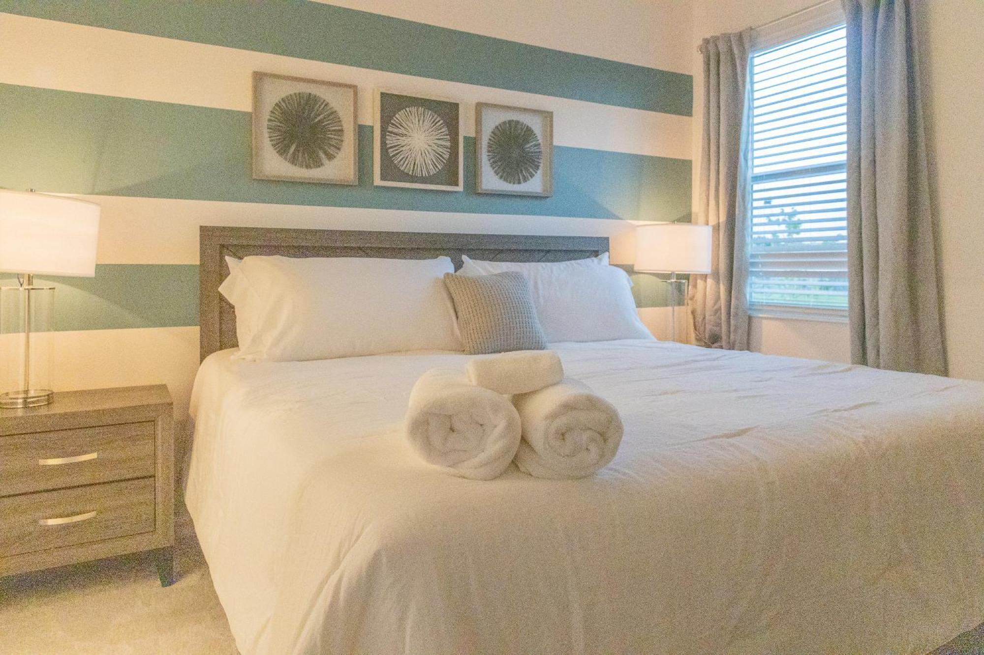Waterfront Brand New Modern Luxury 8 Bedroom Pool House! Sleeps 16 キシミー エクステリア 写真