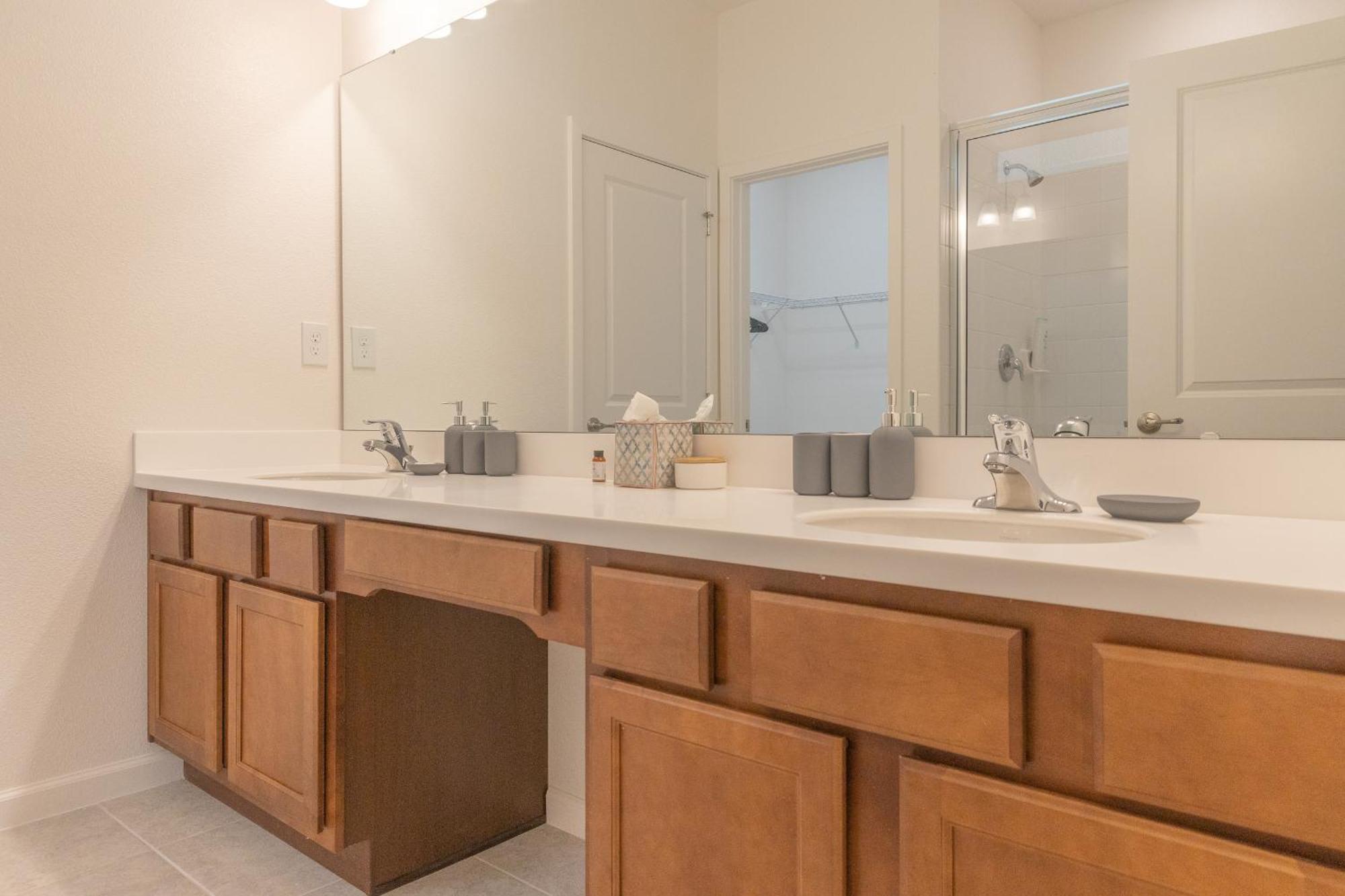 Waterfront Brand New Modern Luxury 8 Bedroom Pool House! Sleeps 16 キシミー エクステリア 写真