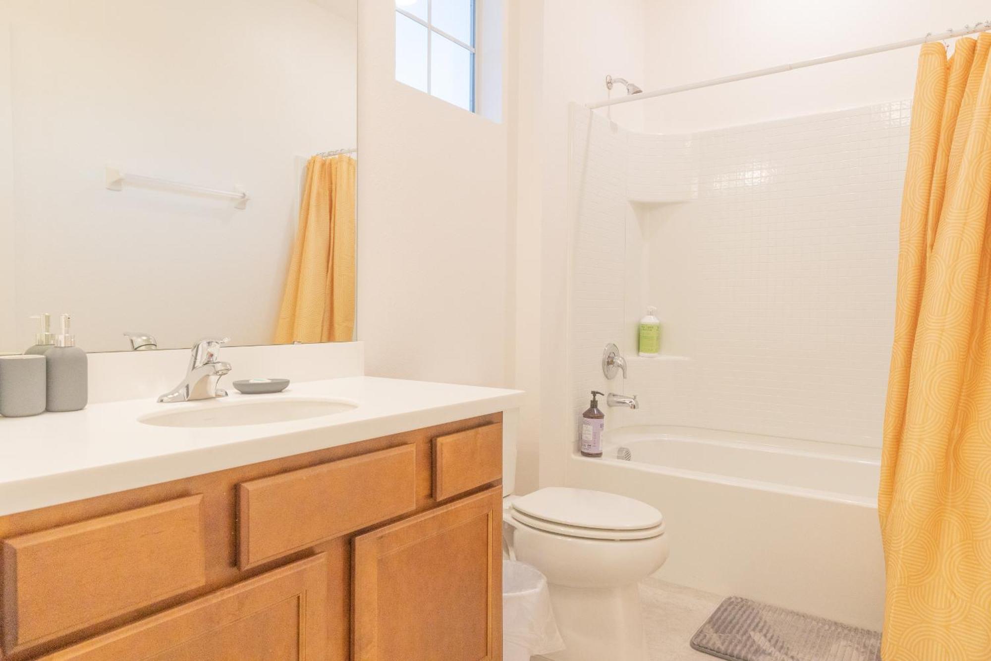 Waterfront Brand New Modern Luxury 8 Bedroom Pool House! Sleeps 16 キシミー エクステリア 写真