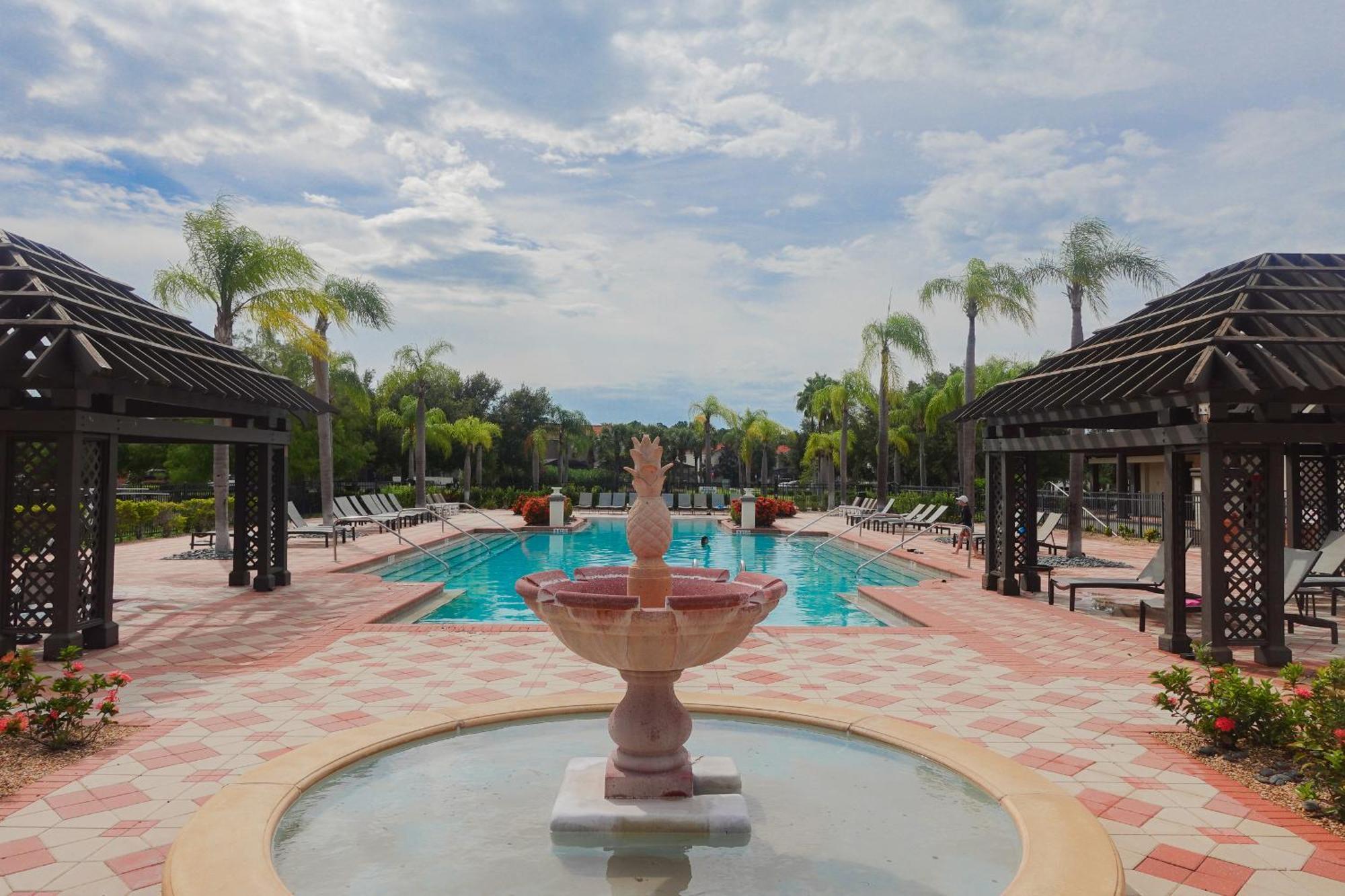 Waterfront Brand New Modern Luxury 8 Bedroom Pool House! Sleeps 16 キシミー エクステリア 写真