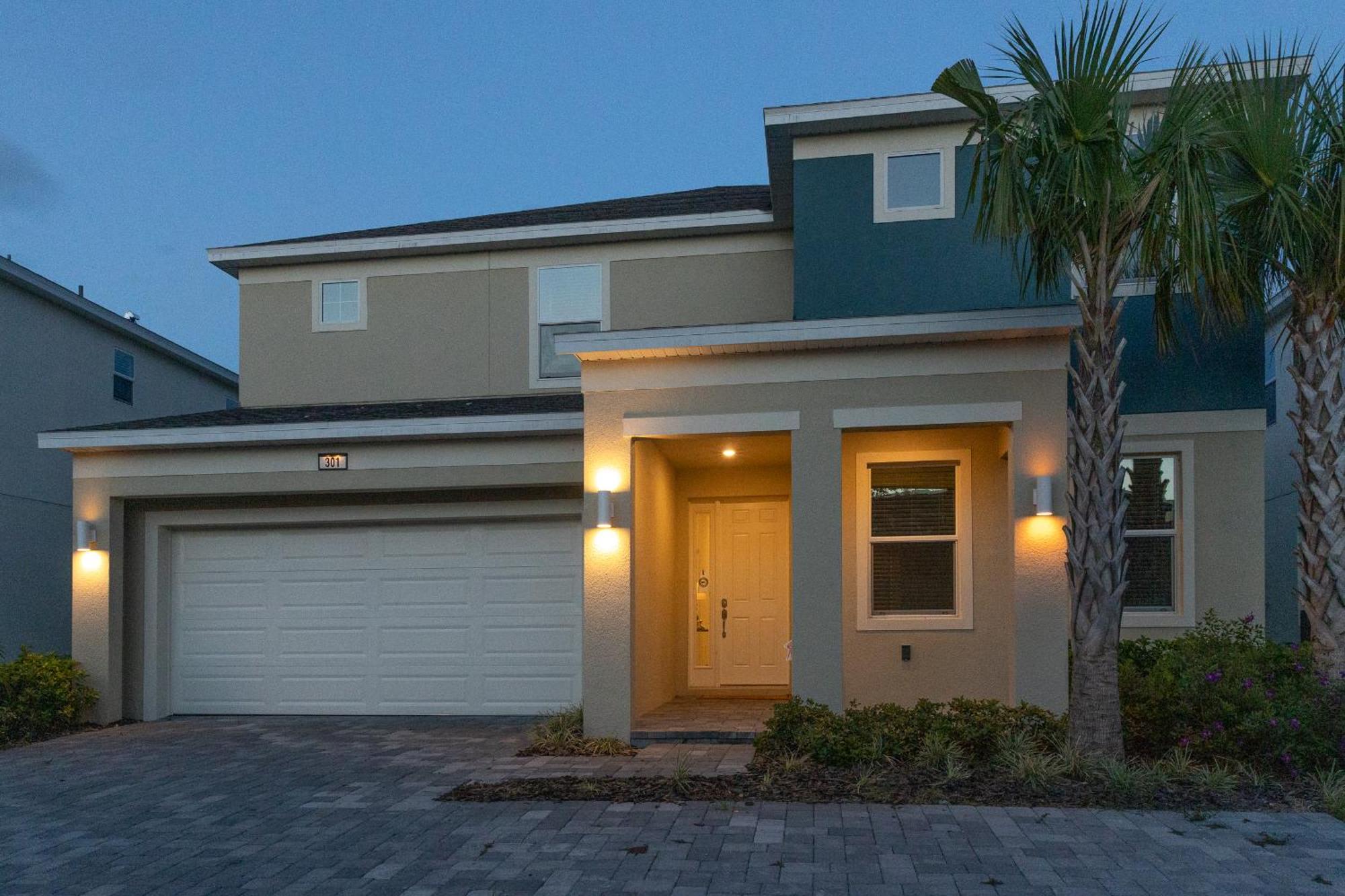 Waterfront Brand New Modern Luxury 8 Bedroom Pool House! Sleeps 16 キシミー エクステリア 写真